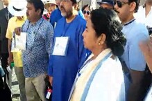 গান গাইতে গাইতে ভ্যাটিকানের পথে মমতা, দেখুন ভিডিও গান গাইতে গাইতে ভ্যাটিকানের পথে মমতা, দেখুন ভিডিও