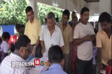 সিঙ্গুর উৎসব শুরুর আগে জেলা শাসকের দফতরে শেষ মুহূর্তের তৎপরতা, দেখুন ভিডিও সিঙ্গুর উৎসব শুরুর আগে জেলা শাসকের দফতরে শেষ মুহূর্তের তৎপরতা, দেখুন ভিডিও
