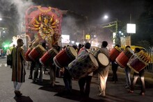 বিসর্জন কার্নিভালে মাতল রেডরোড