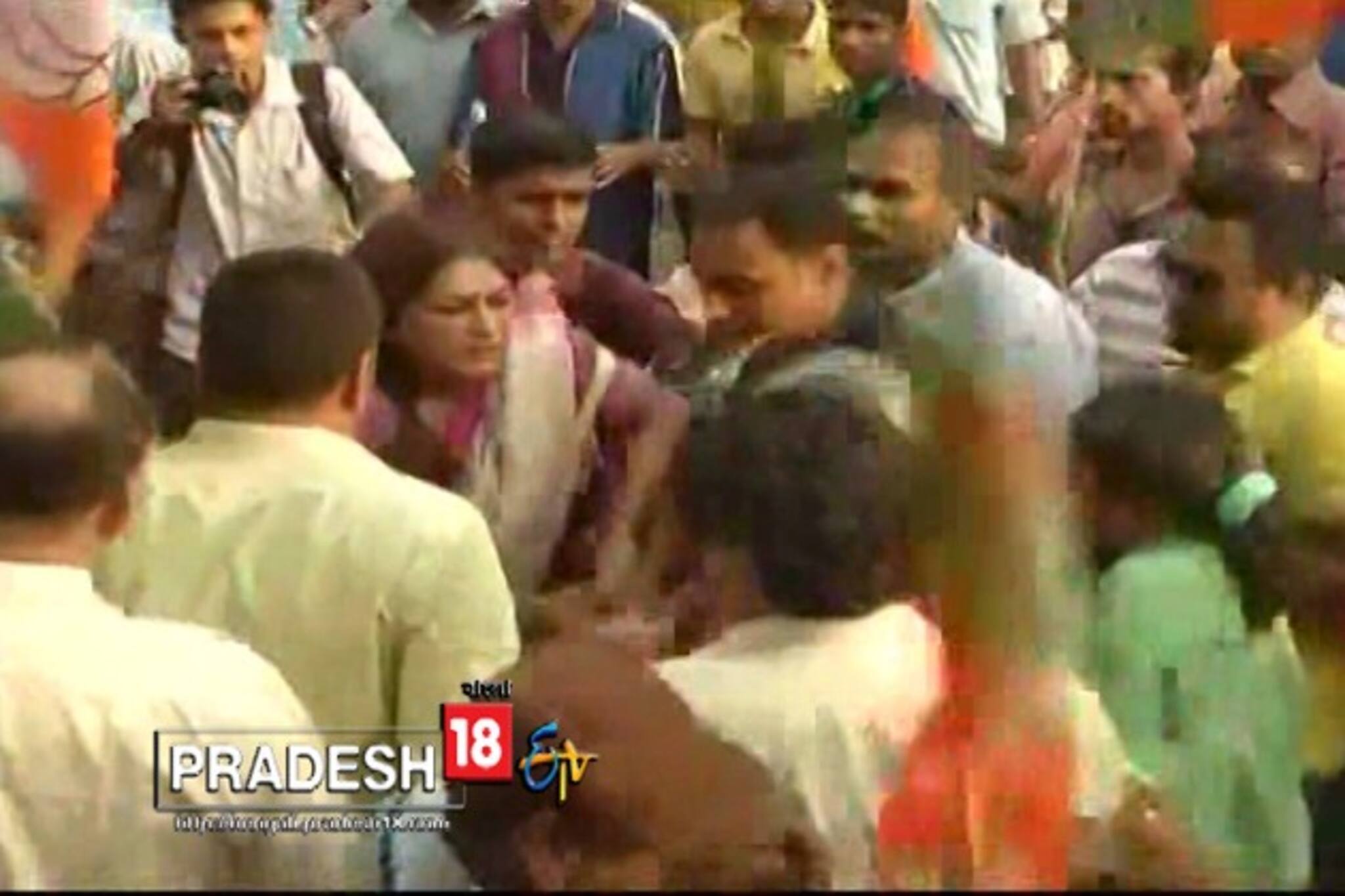 বিজেপি-র বিক্ষোভে অশান্ত হাজরা মোড়