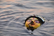 দূষণ রোধে পুরসভা কঠোর হলেও গঙ্গায় বন্ধ হোক প্রতিমা বিসর্জন ....