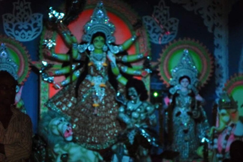 বাংলাদেশের নানা জায়গায় দুর্গাপুজো হয় জমজমাট ৷ 