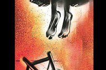 হাসপাতাল থেকে মায়ের মৃত্যুর খবর পেতেই মানসিক অবসাদে আত্মঘাতী তরুণী হাসপাতাল থেকে মায়ের মৃত্যুর খবর পেতেই মানসিক অবসাদে আত্মঘাতী তরুণী