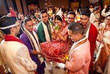 বিয়ের গিফটে বাতিল ৫০০ ও ১০০০ টাকার নোট চালান করবেন ভাবছেন ? তাহলে এটা পড়ুন