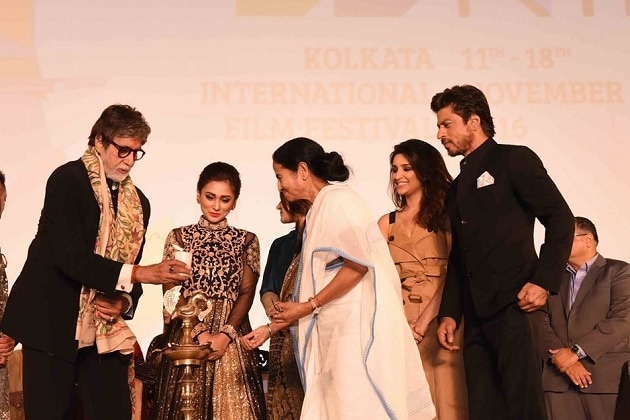 উদ্বোধনী অনুষ্ঠানে মুখ্যমন্ত্রী মমতা বন্দ্যোপাধ্যায় জানান, ‘চলচ্চিত্র উৎসব আপনাদের জন্য ৷ চলচ্চিত্র উৎসবের প্রাণ আপনারাই ৷ আপনাদের জন্যই এই উৎসব ৷ ’Picture Courtesy: @MamataOfficial Twitter উদ্বোধনী অনুষ্ঠানে মুখ্যমন্ত্রী মমতা বন্দ্যোপাধ্যায় জানান, ‘চলচ্চিত্র উৎসব আপনাদের জন্য ৷ চলচ্চিত্র উৎসবের প্রাণ আপনারাই ৷ আপনাদের জন্যই এই উৎসব ৷ ’Picture Courtesy: @MamataOfficial Twitter