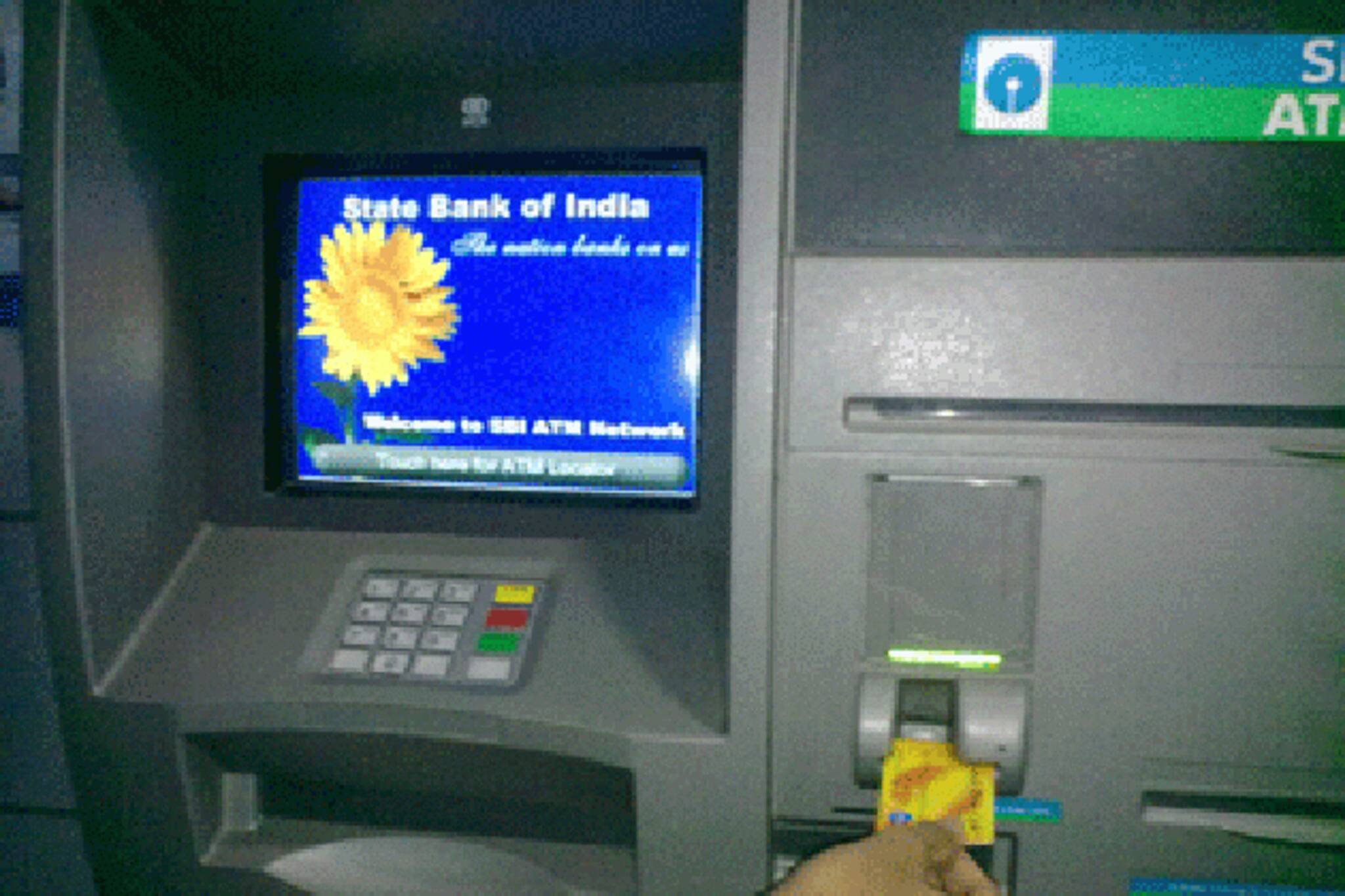 ATM থেকে টাকা তোলার ঊর্ধ্বসীমা বাড়াল RBI