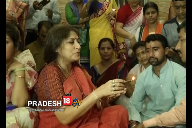 Video: ভাইয়ের কপালে রুপার ফোঁটা, গলায় রইল গান ! Video: ভাইয়ের কপালে রুপার ফোঁটা, গলায় রইল গান !