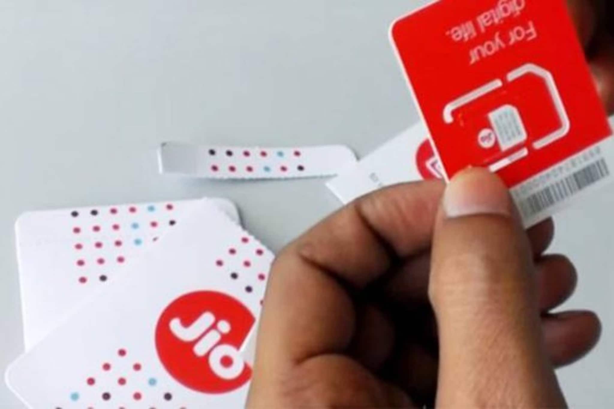 অর্ডার দিলেই হোম ডেলিভারিতে মিলবে জিও সিম !