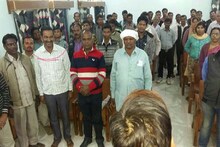 জয়ললিতার শোকসভা হাসতে দেখা গেল বিজেপি নেতাকে