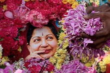 মারা যাওয়ার কয়েক মুহূর্ত আগে হাসপাতালের কর্মীদের কী বলেছিলেন ‘আম্মা’ ?