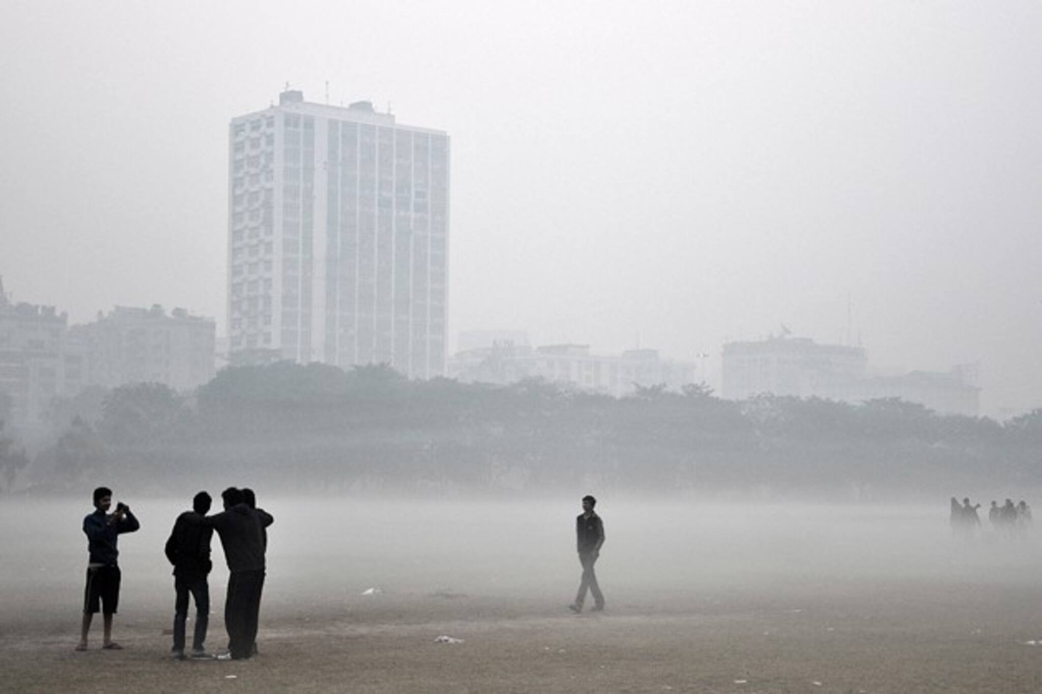 হাড় কাঁপানো ঠাণ্ডার পথ ফের রুখে দাঁড়াল পশ্চিমী ঝ‍ঞ্ঝা