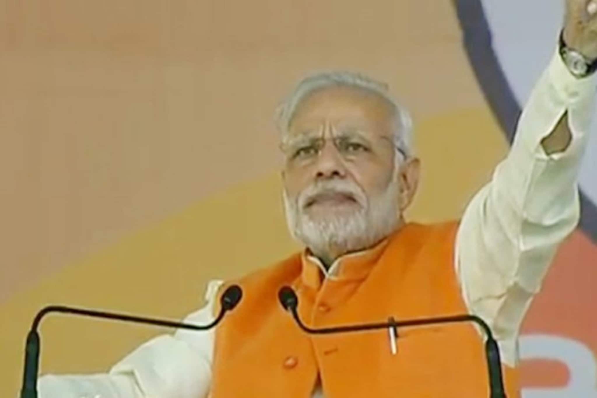 ‘‘ বিছানার তলায় লুকোনো টাকা ফিরিয়ে দেব আপনাদের ’’: নরেন্দ্র মোদি