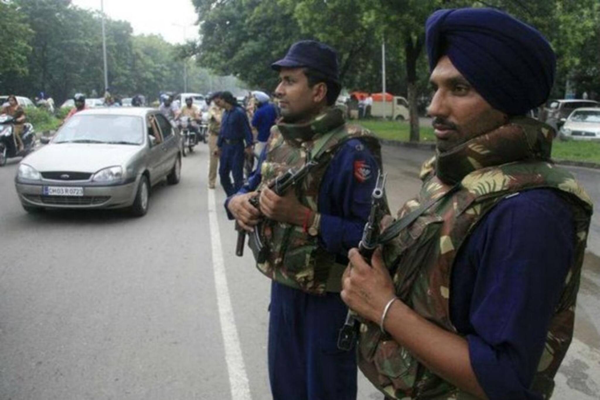 তিন সন্দেহভাজন ব্যক্তিকে দেখা গেল পাঠানকোটে, জারি হাই অ্যালার্ট