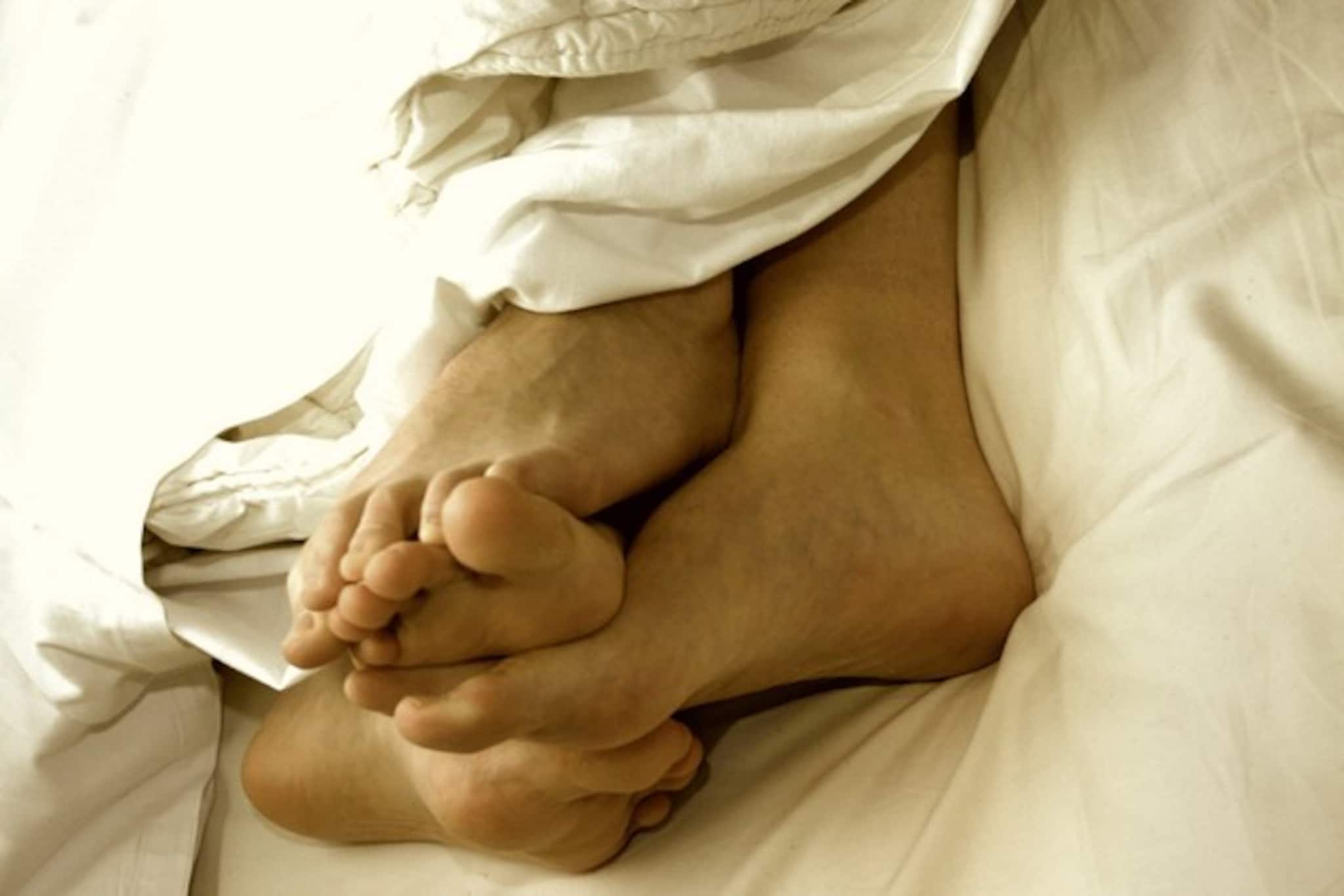 শরীরের ওপর কাস্টার্ড, ‘সেক্সে’ মত্ত হতে চায় ব্রিটিশ যৌনদাসী !