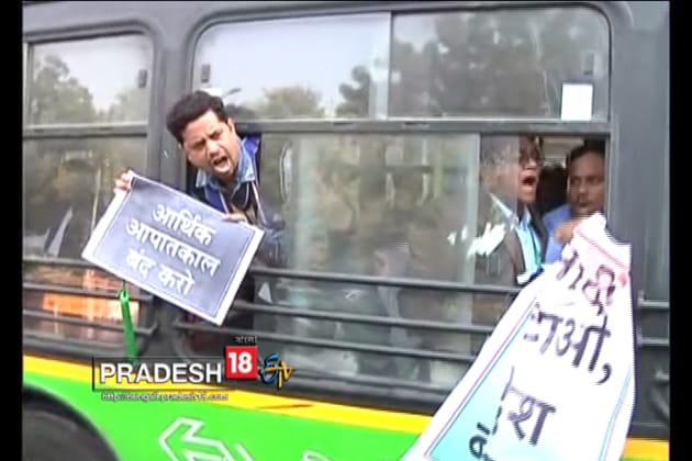 অন্যদিকে এই ঘটনার প্রতিক্রিয়ায় কেন্দ্রীয় প্রতিমন্ত্রী বাবুল সুপ্রিয় ইটিভি নিউজ বাংলাকে বলেন, ‘গোটা পশ্চিমবঙ্গে দিদির পুলিশের প্রশ্রয়ে গুন্ডাবাজি ৷ আমার বাড়িতে শুধু দেখানো হচ্ছে, গোটা রাজ্যজুড়ে বিজেপি নেতা-কর্মী আক্রান্ত ৷ আমার বিরুদ্ধে যদি প্রমাণ থাকে, দিদিকে অনুরোধ দয়া করে সিজিও কমপ্লেক্সে যান ৷ আমার বিরুদ্ধে তথ্যপ্রমাণ জমা দিন ৷ আমাকে নিশ্চয়ই গ্রেফতার করা হোক ৷’ অন্যদিকে এই ঘটনার প্রতিক্রিয়ায় কেন্দ্রীয় প্রতিমন্ত্রী বাবুল সুপ্রিয় ইটিভি নিউজ বাংলাকে বলেন, ‘গোটা পশ্চিমবঙ্গে দিদির পুলিশের প্রশ্রয়ে গুন্ডাবাজি ৷ আমার বাড়িতে শুধু দেখানো হচ্ছে, গোটা রাজ্যজুড়ে বিজেপি নেতা-কর্মী আক্রান্ত ৷ আমার বিরুদ্ধে যদি প্রমাণ থাকে, দিদিকে অনুরোধ দয়া করে সিজিও কমপ্লেক্সে যান ৷ আমার বিরুদ্ধে তথ্যপ্রমাণ জমা দিন ৷ আমাকে নিশ্চয়ই গ্রেফতার করা হোক ৷’