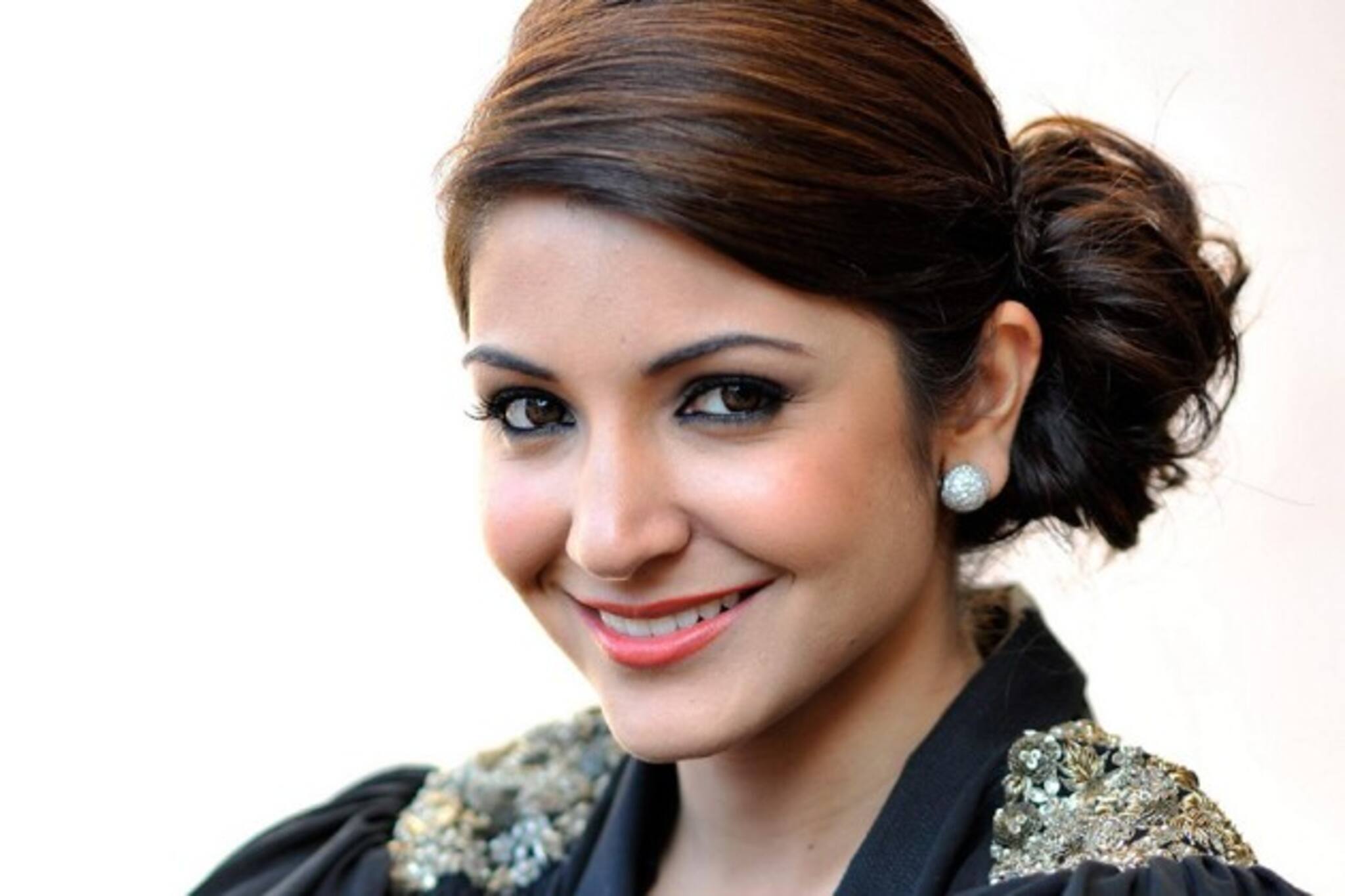 দেশকে পরিষ্কার করার দায়িত্ব নিলেন অনুষ্কা-অমিতাভ