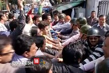 বাবুল সুপ্রিয়র বাড়ির সামনে তৃণমূলের বিক্ষোভ, রিপোর্ট চেয়ে পাঠালেন স্বরাষ্ট্রমন্ত্রী বাবুল সুপ্রিয়র বাড়ির সামনে তৃণমূলের বিক্ষোভ, রিপোর্ট চেয়ে পাঠালেন স্বরাষ্ট্রমন্ত্রী