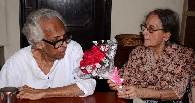 ২০১০ সালে কান চলচ্চিত্র উৎসবে ‘খন্ডহর’ দেখানোর পর ৷ স্টেজে উঠে তিনি গীতার প্রশংসা করে জানিয়েছিলেন, ‘গীতাকে খুব মিস করছি ৷ এই কান চলচ্চিত্র উৎসবের স্টেজে আজ আমার পাশে থাকলে, খুবই আনন্দ পেতাম ৷ আমাদের বৈবাহিক জীবন অনেক বছরের ৷’ সেই যাত্রাই শেষ হল সোমবার দুপুর নাগাদ ৷ চলে গেলেন মৃণাল সেনের স্ত্রী তথা অভিনেত্রী গীতা সেন ৷ ২০১০ সালে কান চলচ্চিত্র উৎসবে ‘খন্ডহর’ দেখানোর পর ৷ স্টেজে উঠে তিনি গীতার প্রশংসা করে জানিয়েছিলেন, ‘গীতাকে খুব মিস করছি ৷ এই কান চলচ্চিত্র উৎসবের স্টেজে আজ আমার পাশে থাকলে, খুবই আনন্দ পেতাম ৷ আমাদের বৈবাহিক জীবন অনেক বছরের ৷’ সেই যাত্রাই শেষ হল সোমবার দুপুর নাগাদ ৷ চলে গেলেন মৃণাল সেনের স্ত্রী তথা অভিনেত্রী গীতা সেন ৷