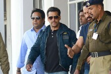 অস্ত্র আইন মামলায় রেহাই পেলেন সলমন খান
