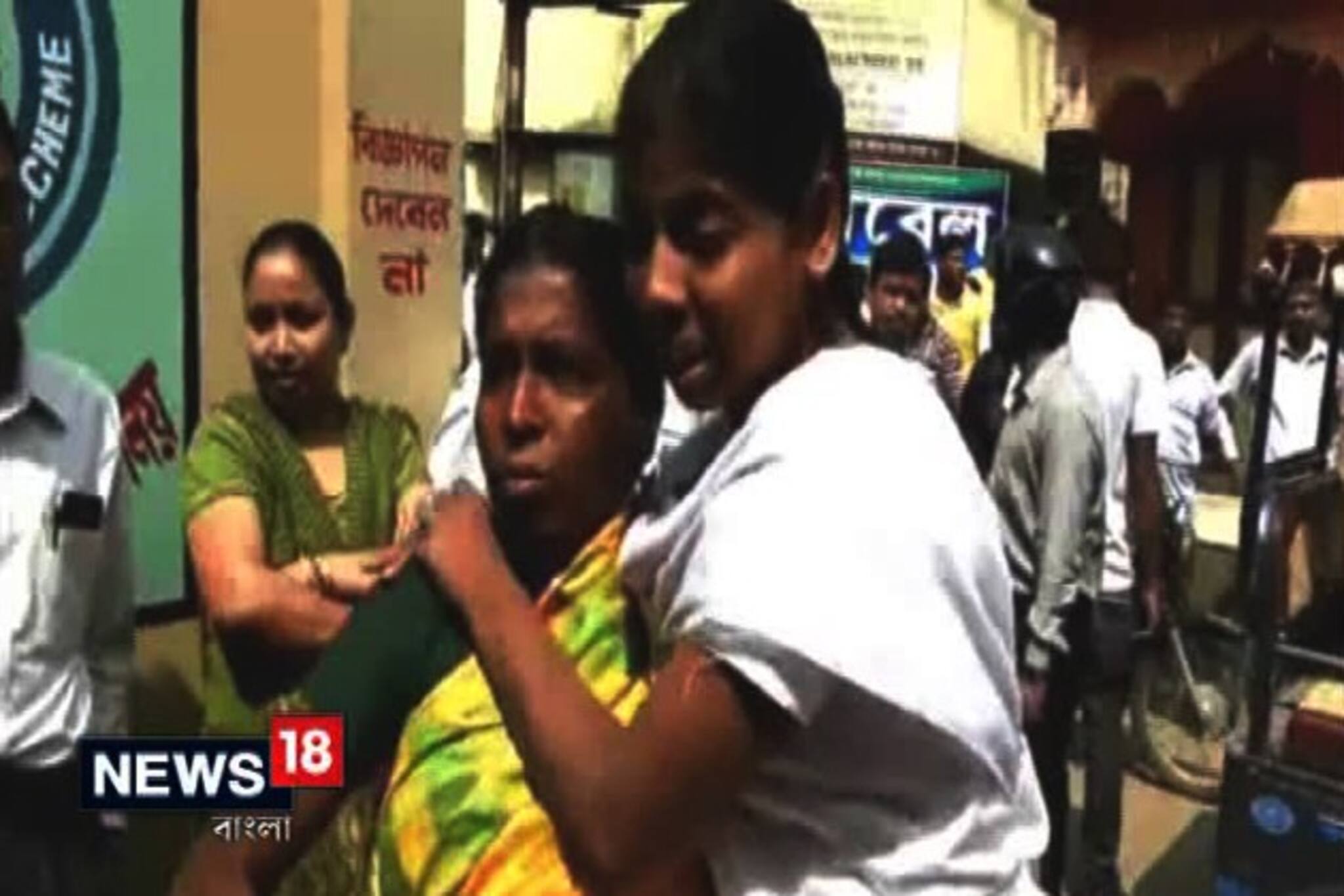 দুটি পা অকেজো, তবুও অদম্য জেদকে সম্বল করেই মাধ্যমিকে বসছে সুমনা