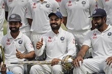 ঘরের মাঠে গোটা মরশুম অপরাজিত থাকার পুরস্কার পেলেন বিরাটরা