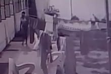 অন্তর্বাস চুরি করাই নেশা, অর্ধনগ্ন হয়ে মহিলাদের হোস্টেলে গেলেন যুবক অন্তর্বাস চুরি করাই নেশা, অর্ধনগ্ন হয়ে মহিলাদের হোস্টেলে গেলেন যুবক