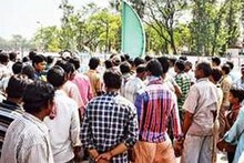 পথ অবরোধ তোলাকে কেন্দ্র করে SUCI - তৃণমূল সংঘর্ষ