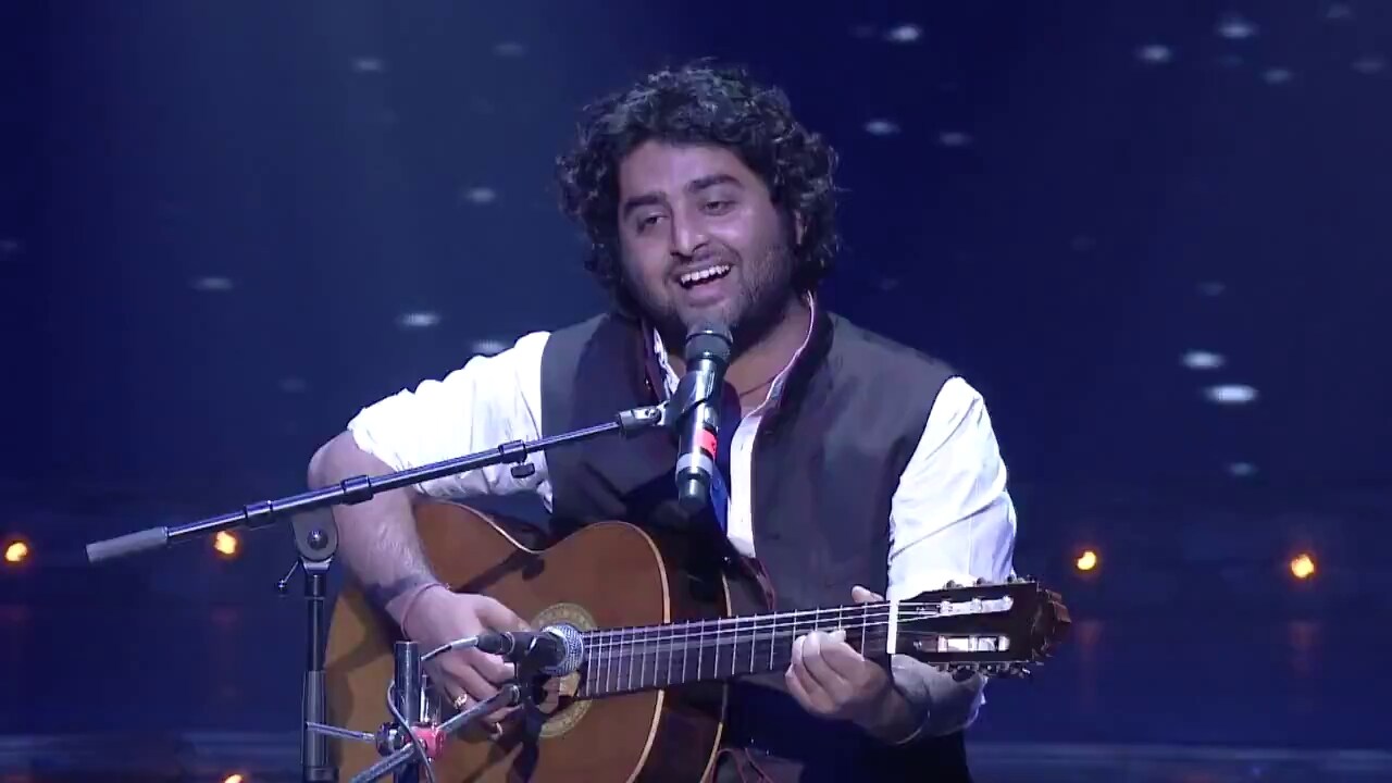 বলিউডের স্পটলাইটে আসা মূলত ‘আশিকি টু’ থেকেই ৷ তারপর একে একে সুপারহিট সব গান ৷ ‘তেরি গলিয়াঁ’ হোক বা ‘তেনু সমজা’ ৷ রোমান্টিক থেকে জমজমাট গান সবেতেই সমান কামাল দেখিয়েছেন অরিজিৎ ৷ গানের সঙ্গে সঙ্গে ভালো তবলাও বাজাতে পারেন অরিজিৎ ৷ বাজাতে পারেন পিয়ানো, গিটারও ৷ নিজেকে গায়ক ও সঙ্গীত পরিচালক দুই-ই বলতে চান অরিজিৎ সিং ৷ বলিউডের স্পটলাইটে আসা মূলত ‘আশিকি টু’ থেকেই ৷ তারপর একে একে সুপারহিট সব গান ৷ ‘তেরি গলিয়াঁ’ হোক বা ‘তেনু সমজা’ ৷ রোমান্টিক থেকে জমজমাট গান সবেতেই সমান কামাল দেখিয়েছেন অরিজিৎ ৷ গানের সঙ্গে সঙ্গে ভালো তবলাও বাজাতে পারেন অরিজিৎ ৷ বাজাতে পারেন পিয়ানো, গিটারও ৷ নিজেকে গায়ক ও সঙ্গীত পরিচালক দুই-ই বলতে চান অরিজিৎ সিং ৷