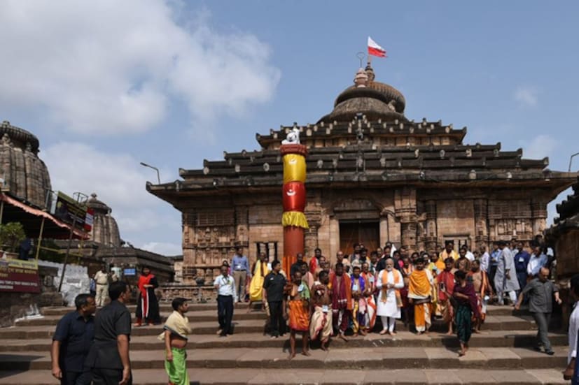 লিঙ্গরাজ মন্দিরে নরেন্দ্র মোদি ৷  PHOTO: Twitter 