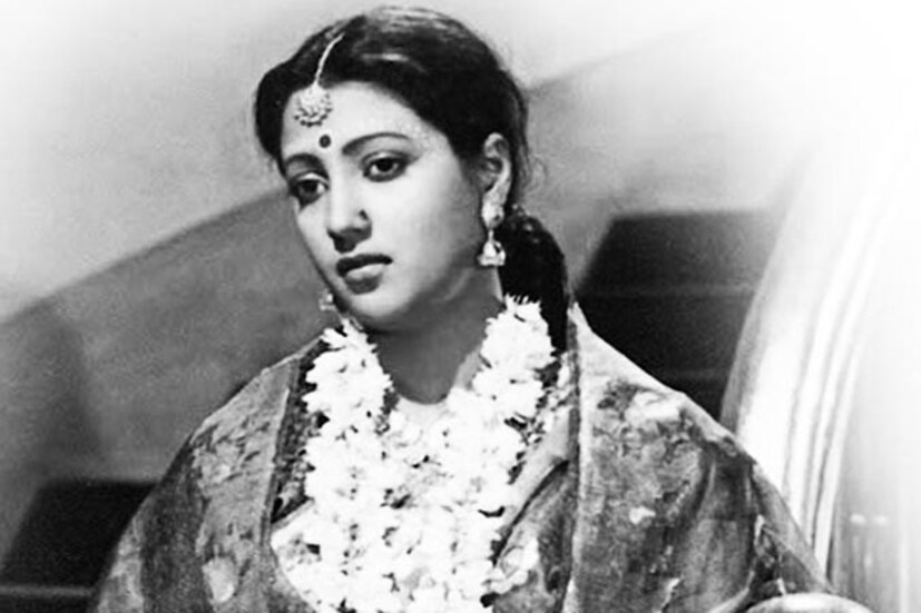 মহানায়িকার ৮৬ তম জন্মতিথি আজ ৷ বাংলা চলচ্চিত্রে মহানায়িকার অবদান থাকবে সবর্দা ৷ তাই তো তিনি পেয়েছেন মহানায়িকা ৷ 