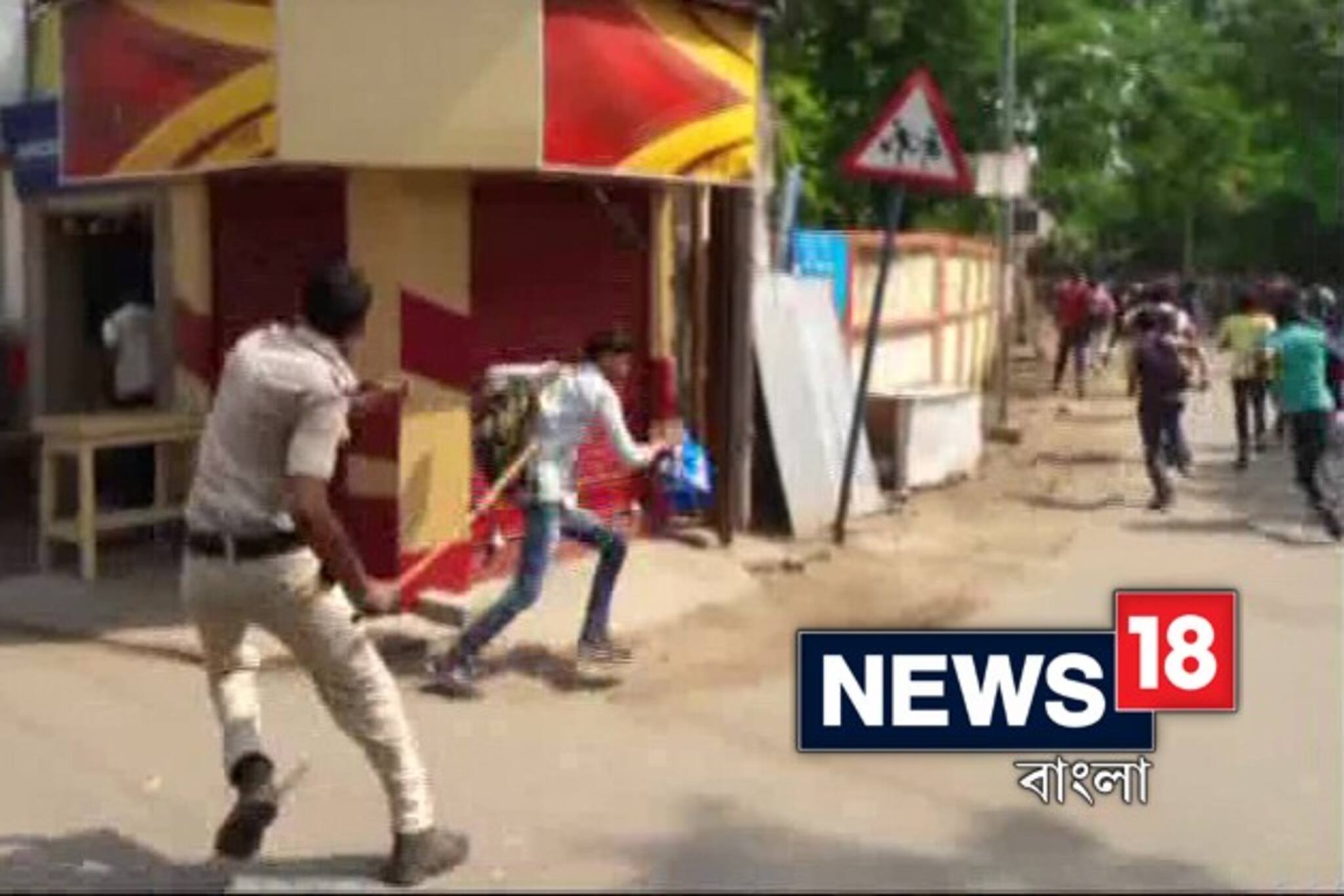 জলপাইগুড়ির পর মালদহ টাউন স্টেশনেও গ্রুপ ডি পরীক্ষার্থীদের বিক্ষোভ