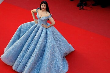 কানে ঐশ্বর্য, কে বলবে এক মেয়ের মা !