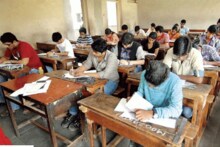গ্রুপ ডি পরীক্ষায় আজ রেকর্ড সংখ্যায় পরীক্ষার্থী সামলানোই রাজ্য সরকারের কাছে চ্যালেঞ্জ