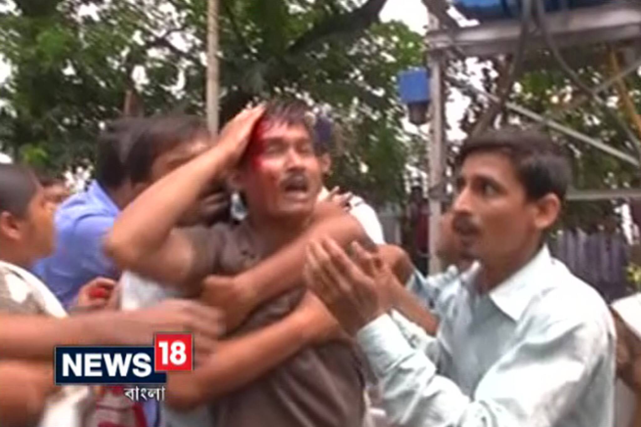 Video: DSO-র বিক্ষোভে উত্তেজনা, বিক্ষোভকারীদের হঠাতে পুলিশের লাঠিচার্জ