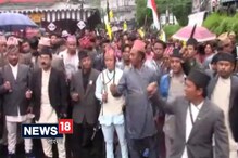 Video: পাহাড়ে ফের অস্ত্র মিছিল মোর্চার, ঘুম-বাতাসিয়া খুকরি নিয়ে মিছিল Video: পাহাড়ে ফের অস্ত্র মিছিল মোর্চার, ঘুম-বাতাসিয়া খুকরি নিয়ে মিছিল