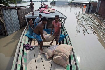 অসমের ভয়াবহ বন্যা পরিস্থিতির ছবি দেখুন
