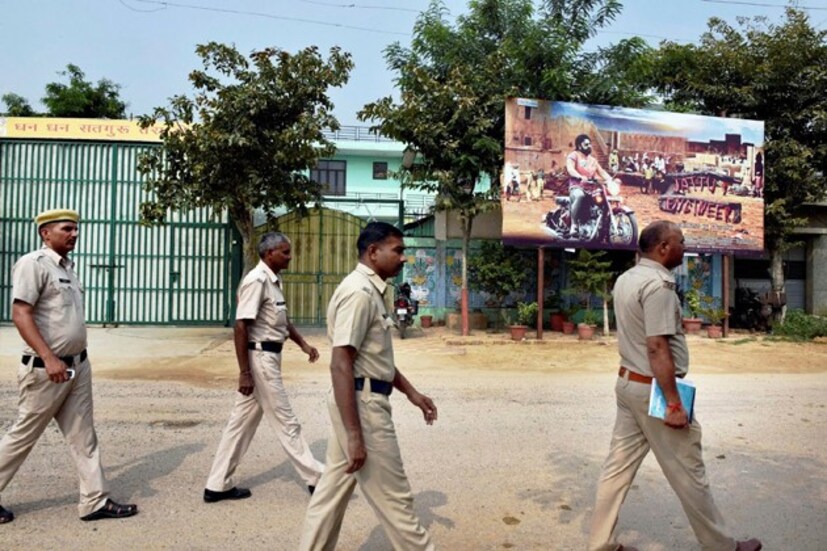 গুরুগ্রামে চলছে পুলিশের টহল ৷ Photo: PTI