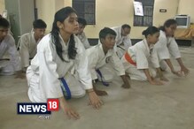 ক্যারাটের প্যাঁচ দেখলে চমকে উঠবেন ! ৮ থেকে ৩৮, সাহসী হচ্ছেন কলকাতার মেয়েরা ক্যারাটের প্যাঁচ দেখলে চমকে উঠবেন ! ৮ থেকে ৩৮, সাহসী হচ্ছেন কলকাতার মেয়েরা