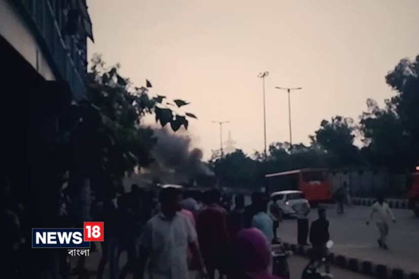 অন্যদিকে, রোহতকে নিয়ে যাওয়া হল রাম রহিমকে ৷ স্পেশাল চপারে করে সুনরিয়া জেলে আনা হয়েছে তাঁকে ৷ জেলের এক কিমি ঘিরে রেখেছে সিআইএসএফ ৷ ২০০২ সালে ঘটে ধর্ষণের ঘটনাটি। বহুদিন ধরে মামলা চলার পর অবশেষে আজ, শুক্রবার হল মামলার রায়দান 