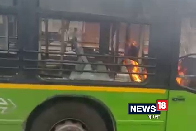 রায় ঘোষণার পরই দিকে দিকে ছড়িয়ে পড়ে অশান্তি ৷ ডেরা সাচ্চা প্রধান গুরমিত রাম রহিম সিংয়ের অনুরাগীদের তাণ্ডবে অশান্ত পঞ্জাব-হরিয়ানা ৷ রায় ঘোষণার পরই দিকে দিকে ছড়িয়ে পড়ে অশান্তি ৷ ডেরা সাচ্চা প্রধান গুরমিত রাম রহিম সিংয়ের অনুরাগীদের তাণ্ডবে অশান্ত পঞ্জাব-হরিয়ানা ৷