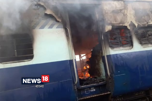 ধর্ষণ মামলায় দোষী সাব্যস্ত ‘গডম্যান’ গুরমিত রাম রহিম সিং ৷ পাঁচকুলায় সিবিআই-এর বিশেষ আদালত এই রায় দিয়েছে শুক্রবার ৷ আগামী ২৮ অগাস্ট গুরমিতের সাজা ঘোষণা করবে আদালত ৷ ধর্ষণ মামলায় দোষী সাব্যস্ত ‘গডম্যান’ গুরমিত রাম রহিম সিং ৷ পাঁচকুলায় সিবিআই-এর বিশেষ আদালত এই রায় দিয়েছে শুক্রবার ৷ আগামী ২৮ অগাস্ট গুরমিতের সাজা ঘোষণা করবে আদালত ৷
