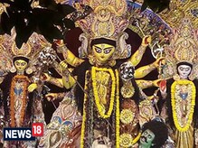 দক্ষিণ কলকাতায় জনস্রোত, প্যান্ডেল হপিংয়ে ব্যস্ত শহরবাসী দক্ষিণ কলকাতায় জনস্রোত, প্যান্ডেল হপিংয়ে ব্যস্ত শহরবাসী