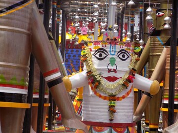ঢাকুরিয়া রেল কলোনির শিশুদের তোলা ছবি, সৌজন্যে CRY-Child Rights and you ঢাকুরিয়া রেল কলোনির শিশুদের তোলা ছবি, সৌজন্যে CRY-Child Rights and you