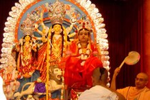 প্রথা মেনে বেলুড় মঠে চলছে কুমারী পুজো প্রথা মেনে বেলুড় মঠে চলছে কুমারী পুজো