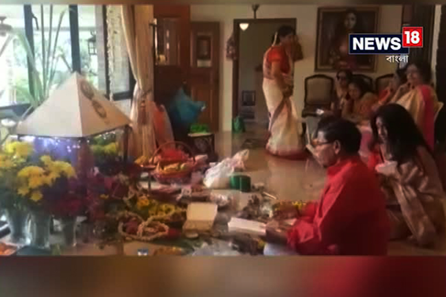 Video: সিঙ্গাপুরের বাড়িতে মা লক্ষ্মীর আরাধনায় ঋতুপর্ণা সেনগুপ্ত