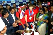 Video: যুব বিশ্বকাপ শেষ, চ্যাম্পিয়নরা ফিরে গেলেন দেশে Video: যুব বিশ্বকাপ শেষ, চ্যাম্পিয়নরা ফিরে গেলেন দেশে