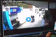 প্রাণের ঝুঁকি নিয়েই এটিএমে ডাকাতি রুখে দিলেন নিরাপত্তারক্ষী, দেখুন ভিডিও প্রাণের ঝুঁকি নিয়েই এটিএমে ডাকাতি রুখে দিলেন নিরাপত্তারক্ষী, দেখুন ভিডিও