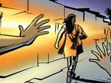 বোনকে কটূক্তির প্রতিবাদ করে আক্রান্ত দাদা বোনকে কটূক্তির প্রতিবাদ করে আক্রান্ত দাদা