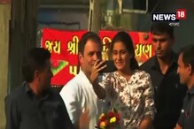 Video: রহুল গান্ধির সঙ্গে সেলফি তুলতে মহিলা ফ্যানের উন্মাদনা Video: রহুল গান্ধির সঙ্গে সেলফি তুলতে মহিলা ফ্যানের উন্মাদনা