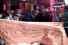 Video: মশারি নিয়ে কলকাতা কর্পোরেশনে বামেদের অভিনব বিক্ষোভ Video: মশারি নিয়ে কলকাতা কর্পোরেশনে বামেদের অভিনব বিক্ষোভ